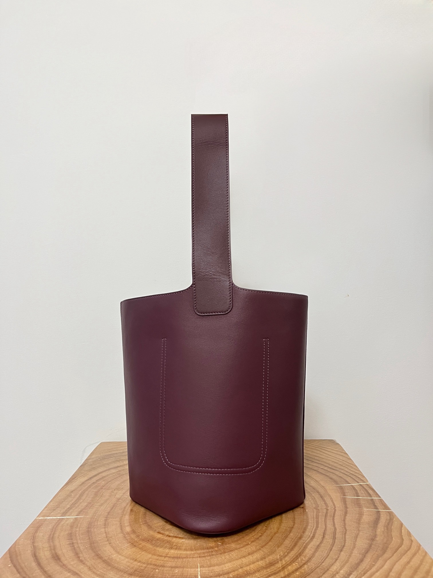 L0ew* pebble bucket bag-28*24*23cm