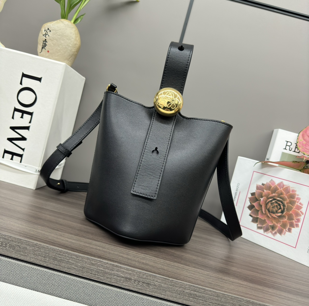L0ew* mini pebble bucket bag-16*16*19.5cm