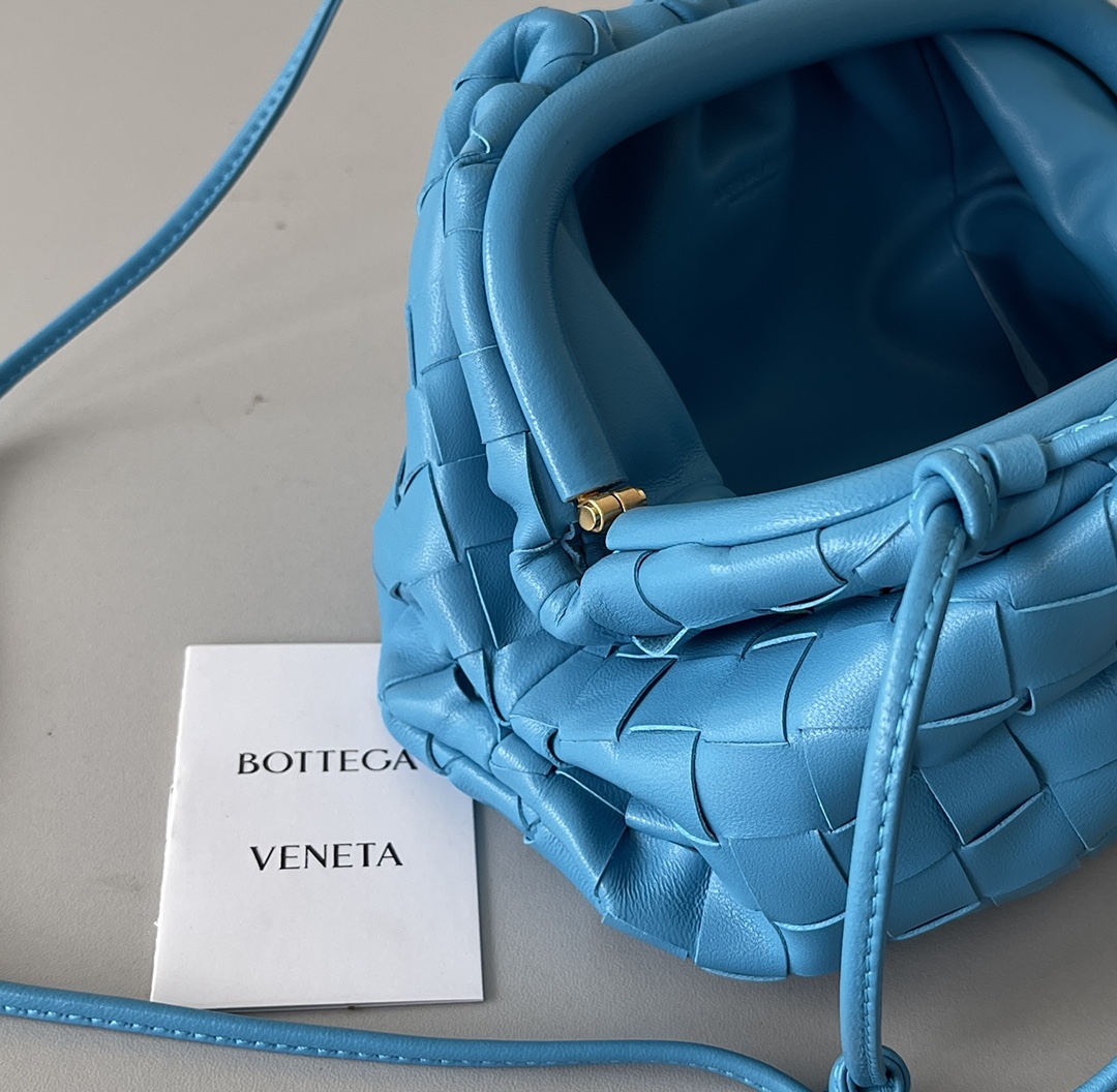 bo*te*ga Ve*ne*ta the pouch bag-22*9cm