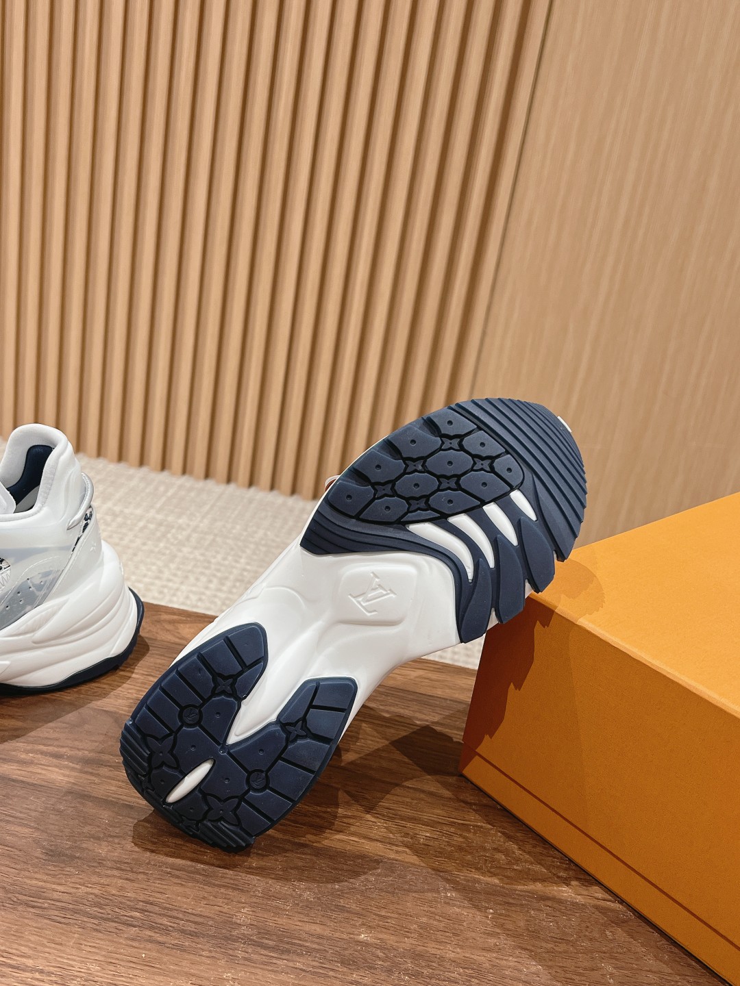 l0*is V*t0n run55 sneakers(eu35-eu41)