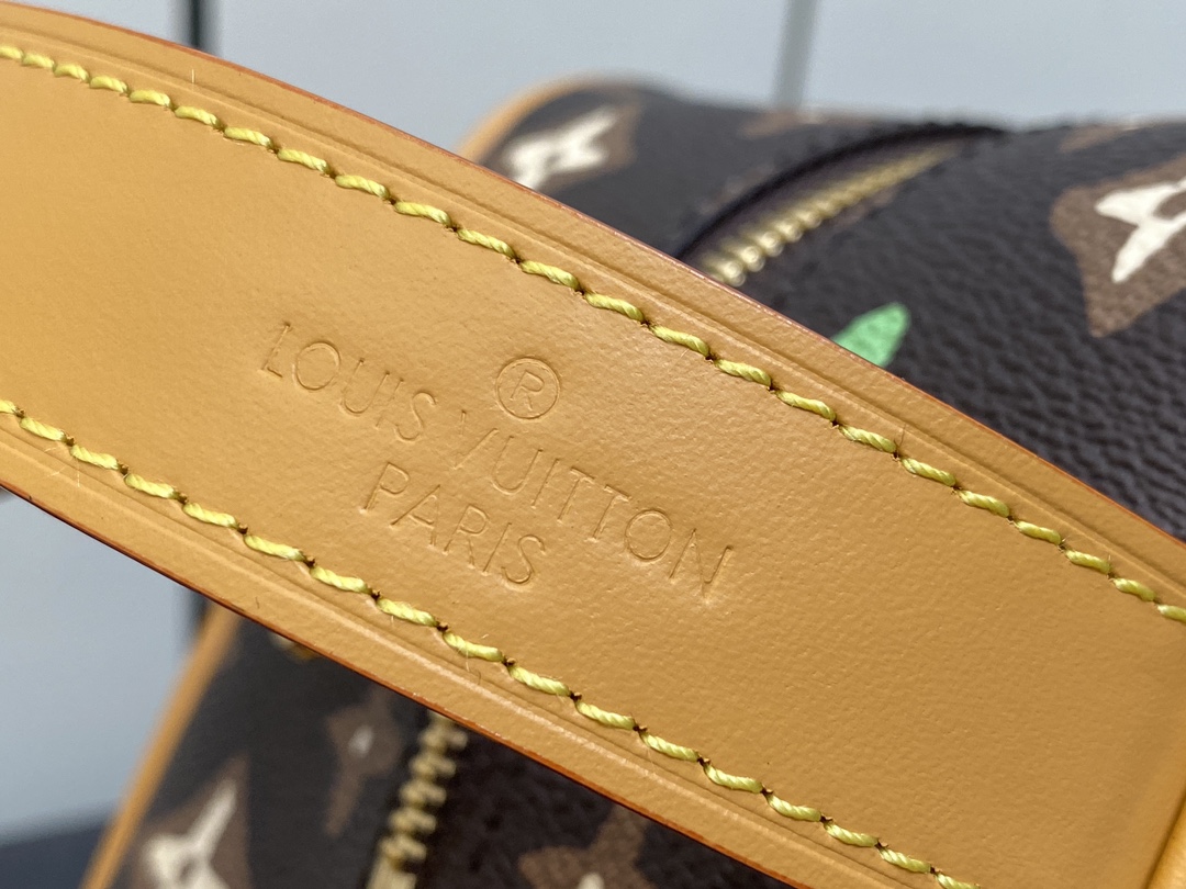 l0*is V*t0n locker dopp kit pouch -23 x 13 x 12cm