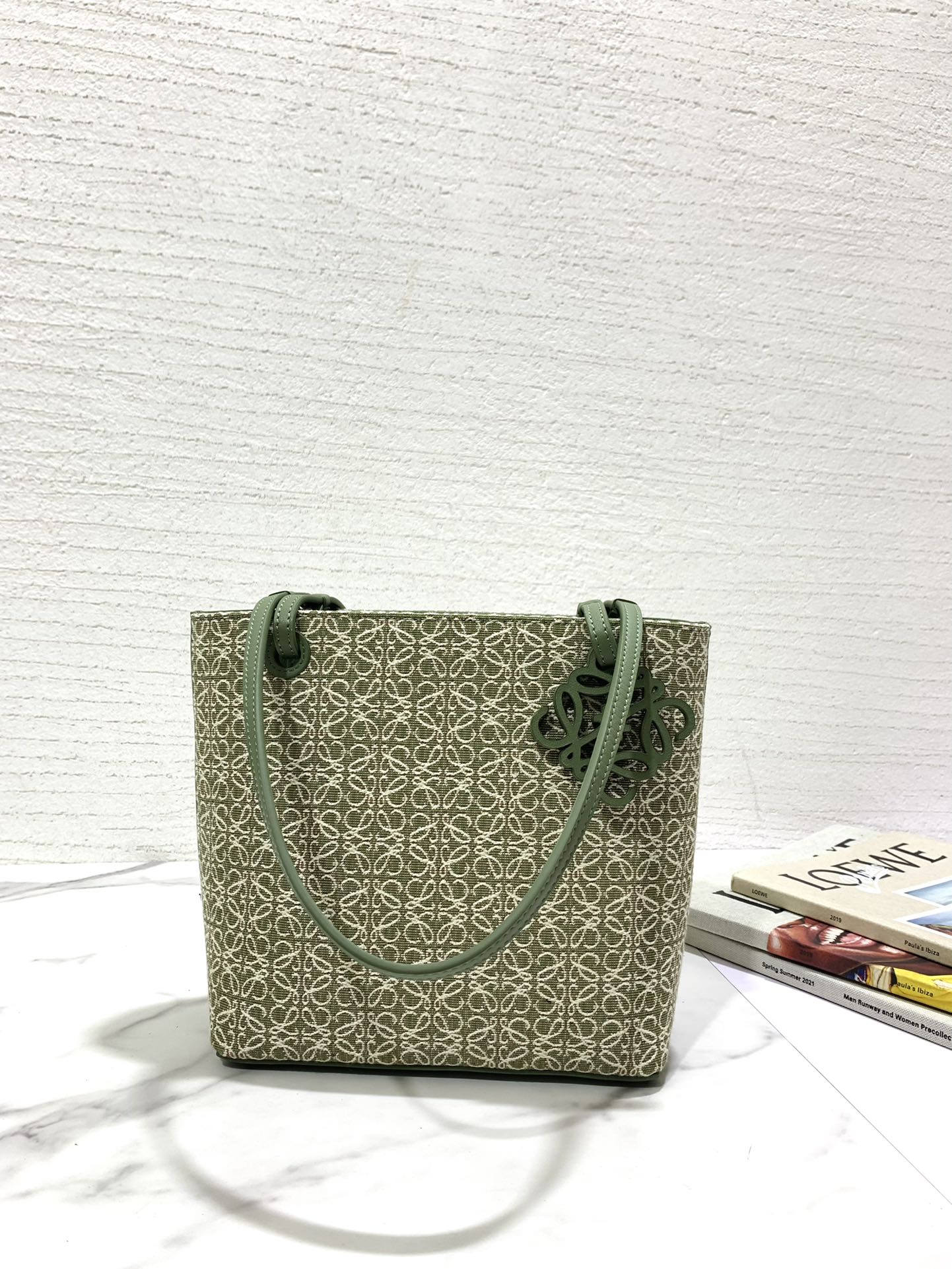 L0ew* anagram square tote-21*10*22cm