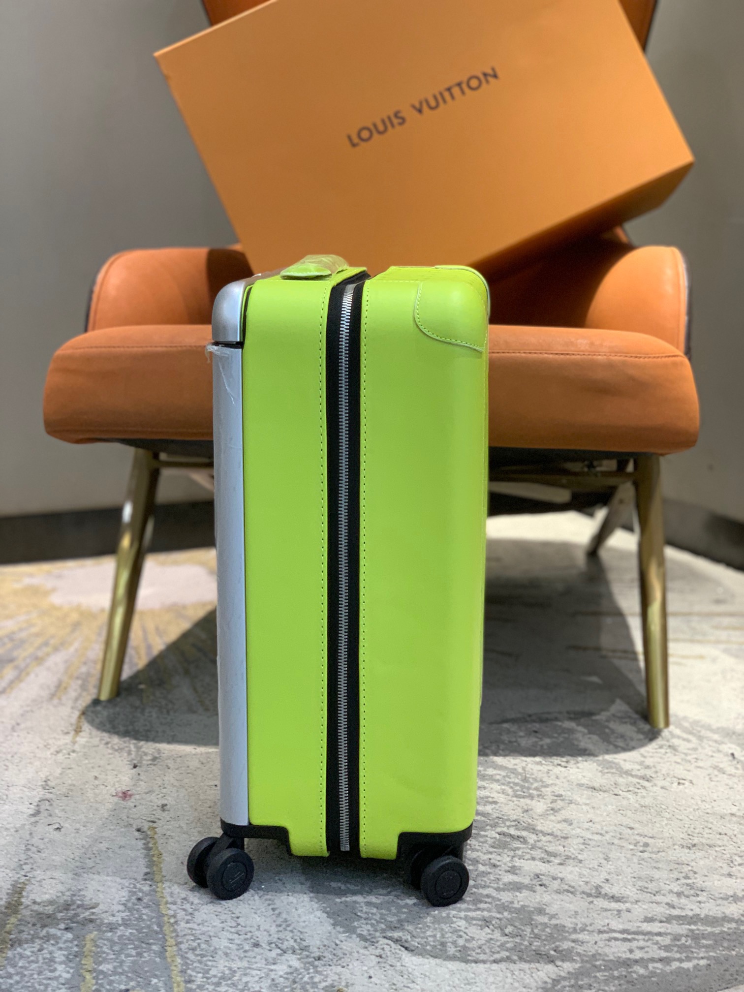 l0*is V*t0n horizon 55-‭38*55*21cm