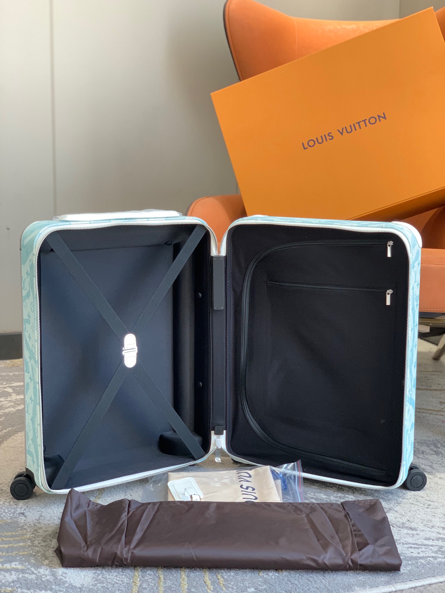 l0*is V*t0n horizon 55-‭38*55*21cm