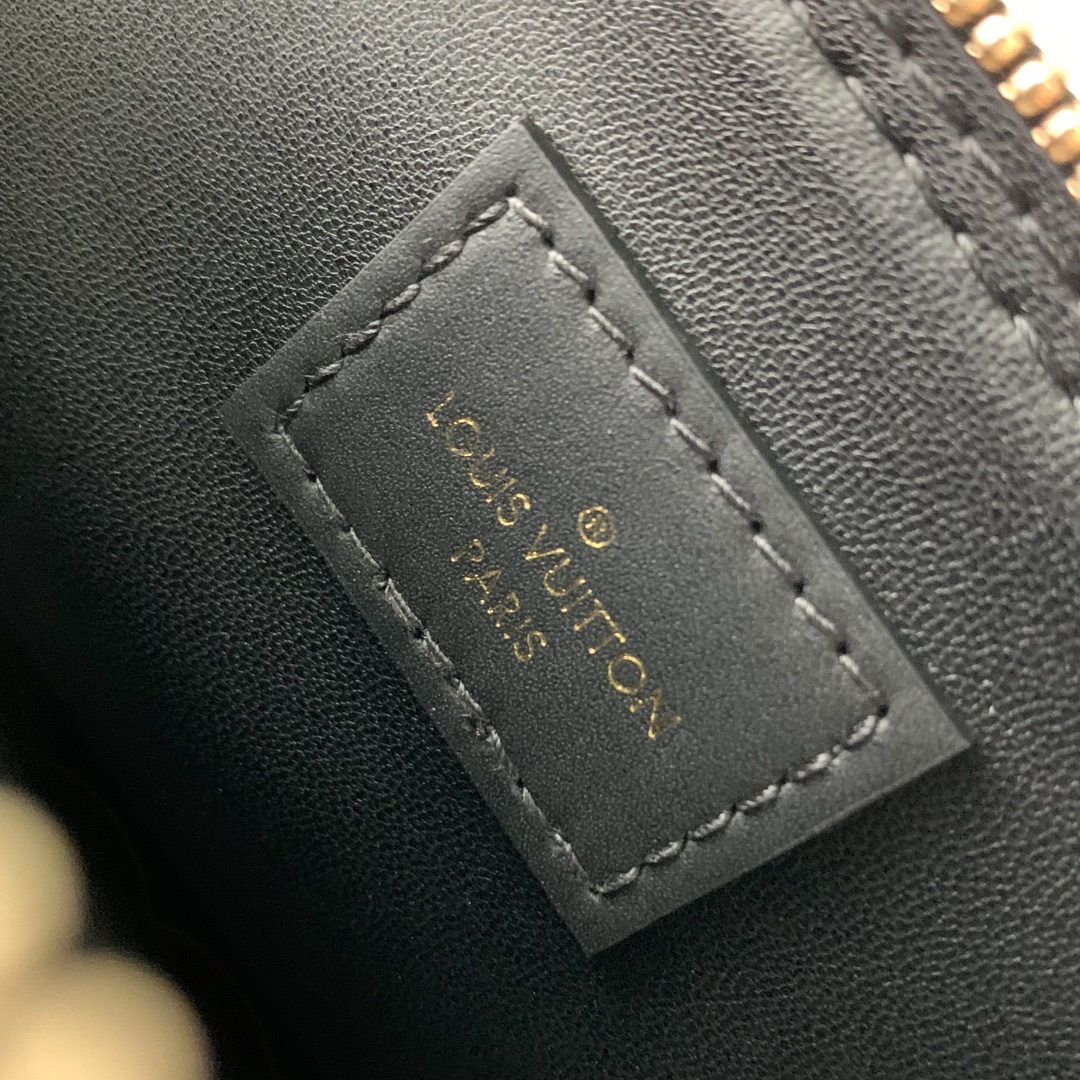 l0*is V*t0n alma bb m24062-23.5 x 17.5 x 11.5cm