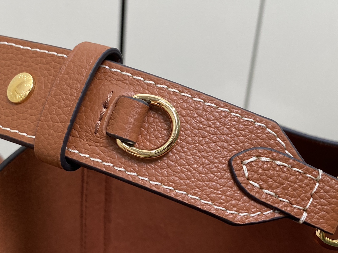 l0*is V*t0n lock and walk handlebag-m24006-20*20.5*12cm