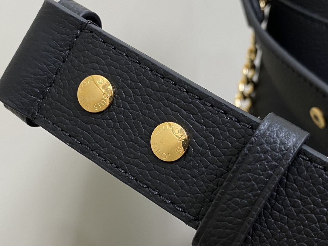 l0*is V*t0n lock and walk handlebag-m24006-20*20.5*12cm