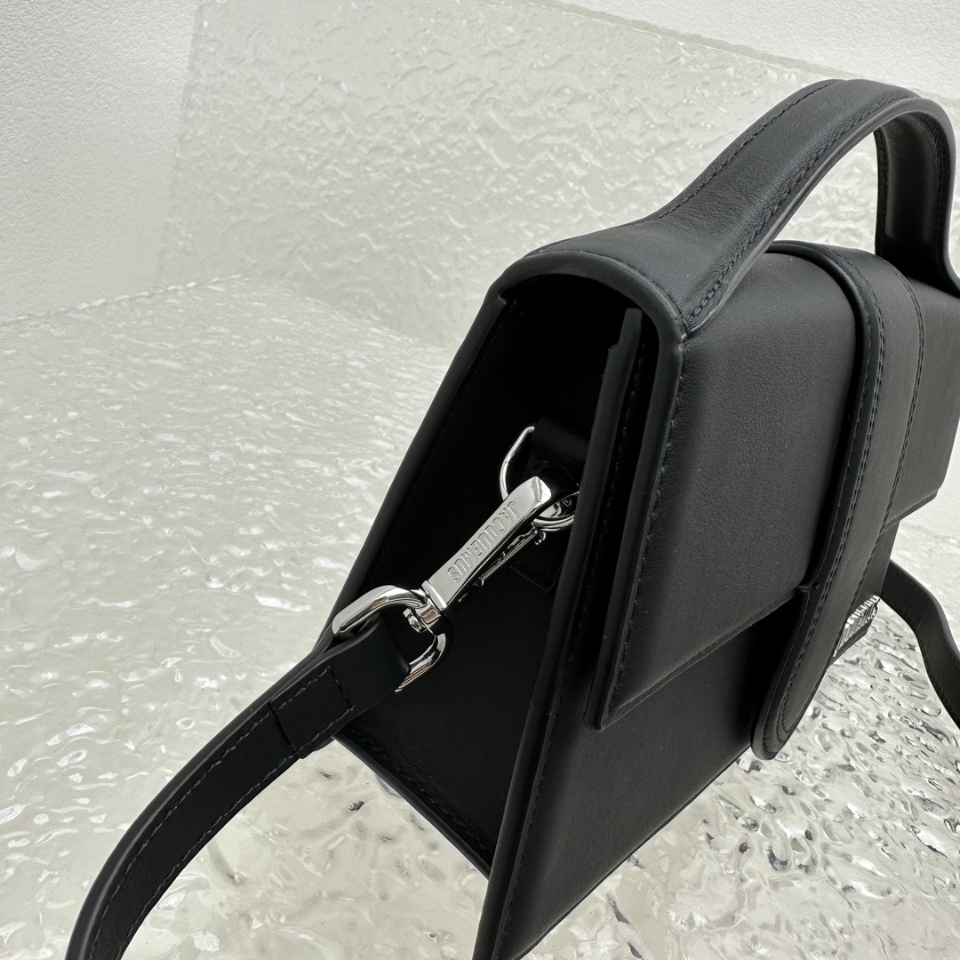 Jacquemus Large Bamnino Bag-24x13x7CM