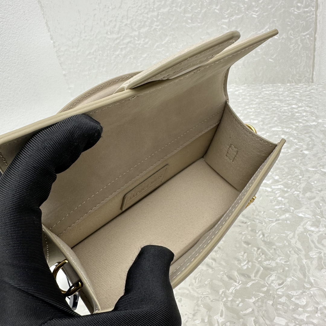 Jacquemus Small Bamnino Bag-18x6x7CM