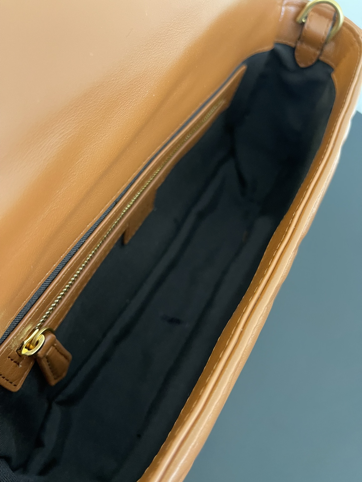 F**di baguette bag-26x15x6cm