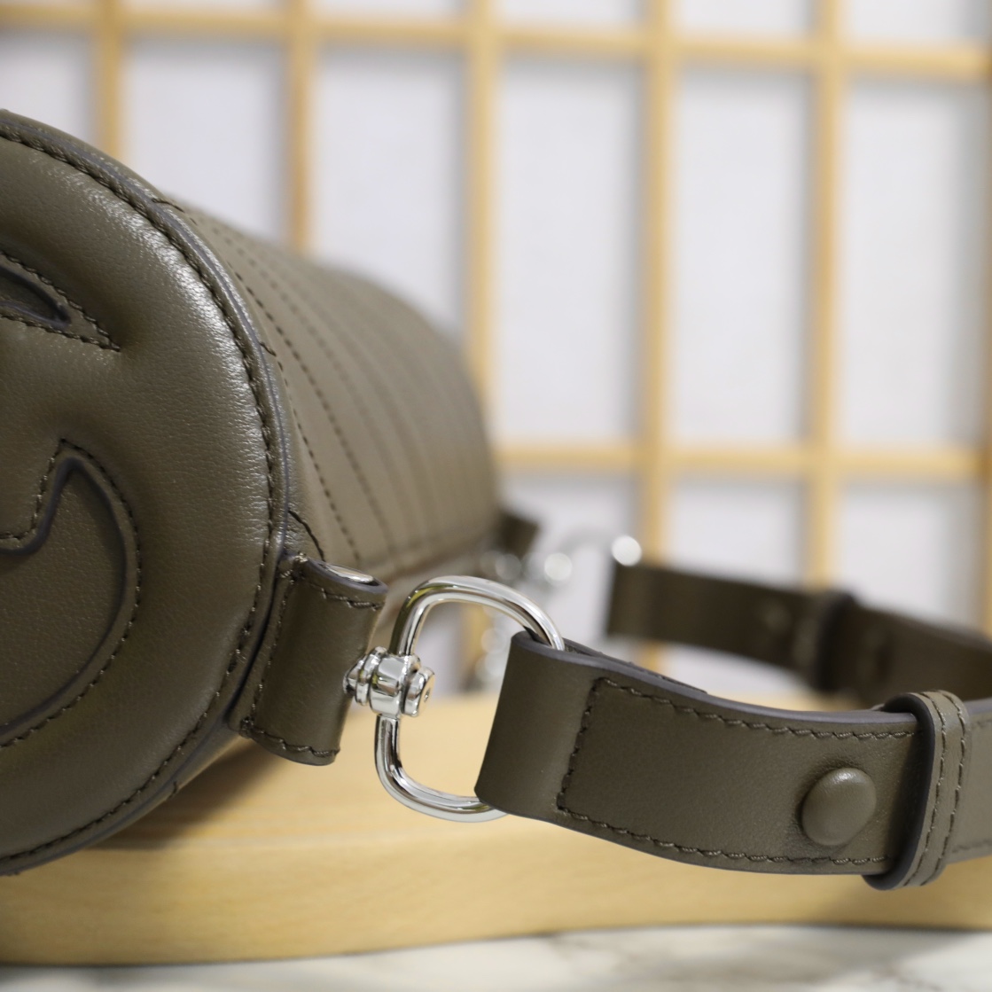 G*u*i blondie shoulder bag-13*25*12cm