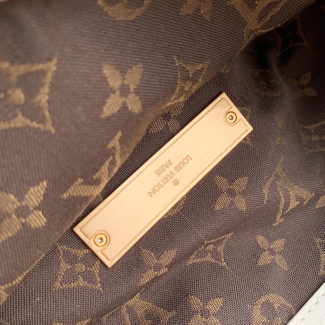 l0*is V*t0n dauphine soft -24*17*9cm