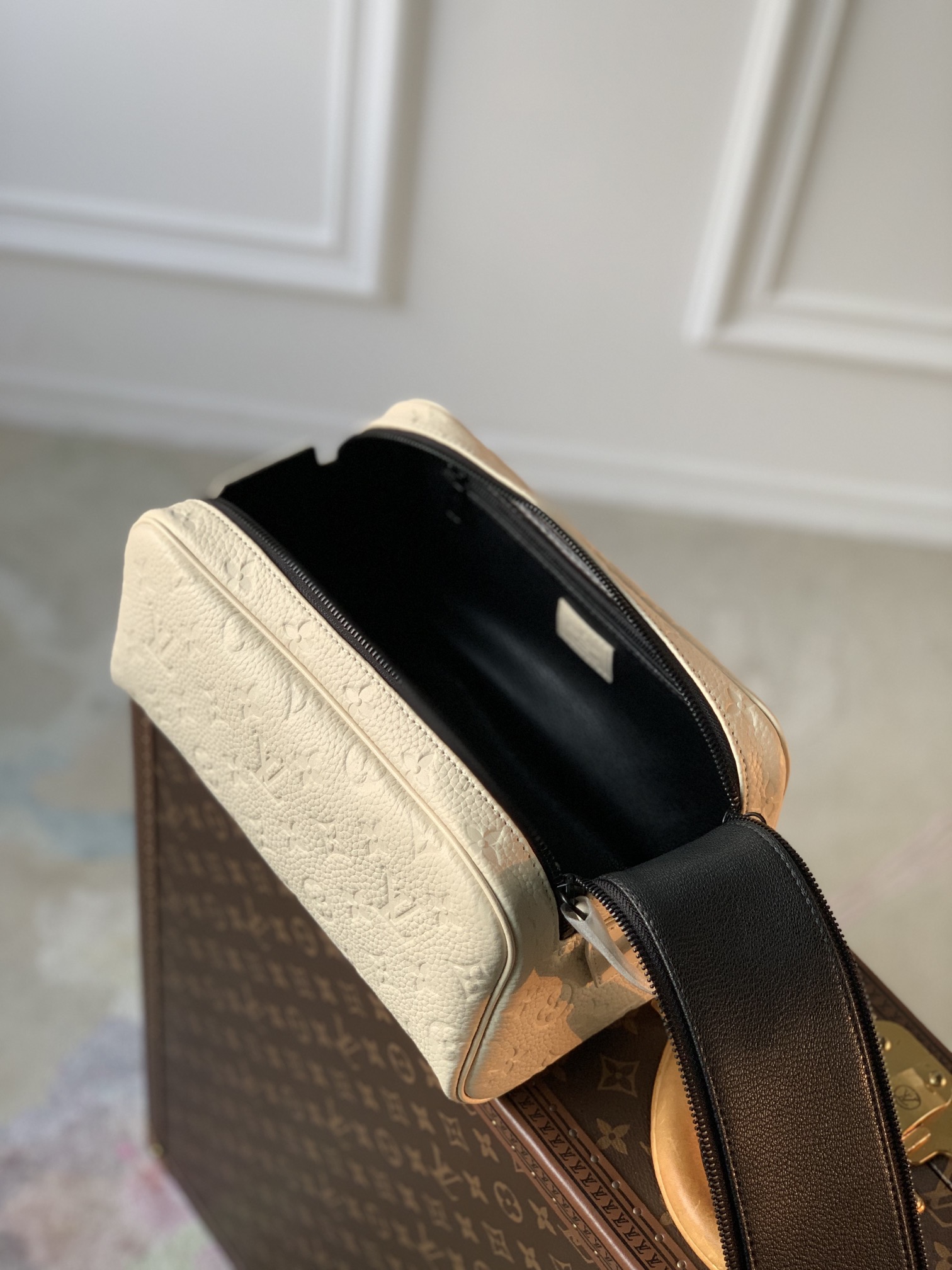 l0*is V*t0n locker dopp kit pouch -28 x 15 x 16.5cm