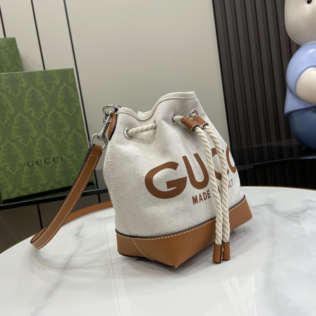 G*u*i backpack-16*21*11cm