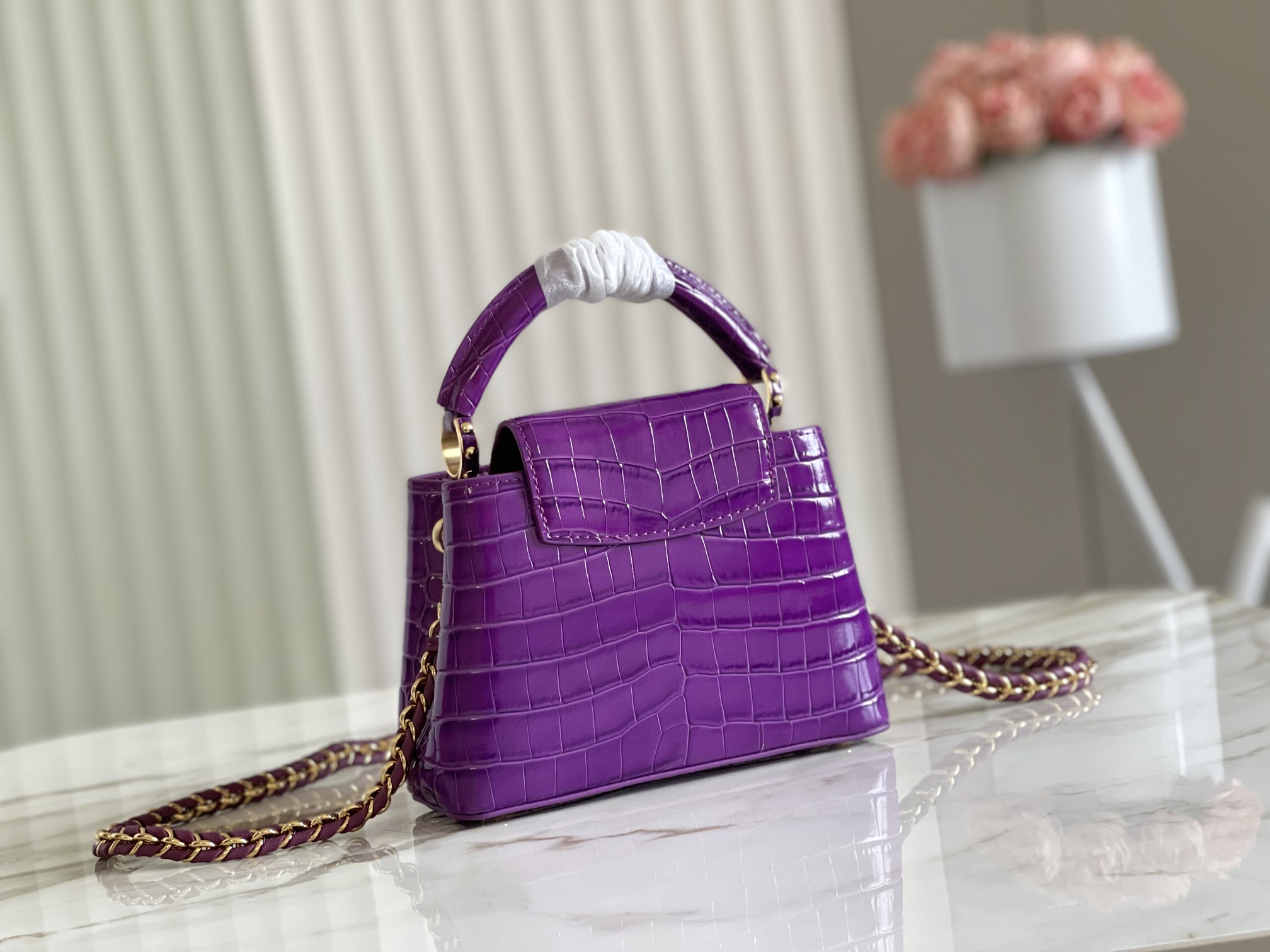 l0*is V*t0n capucines handlebag