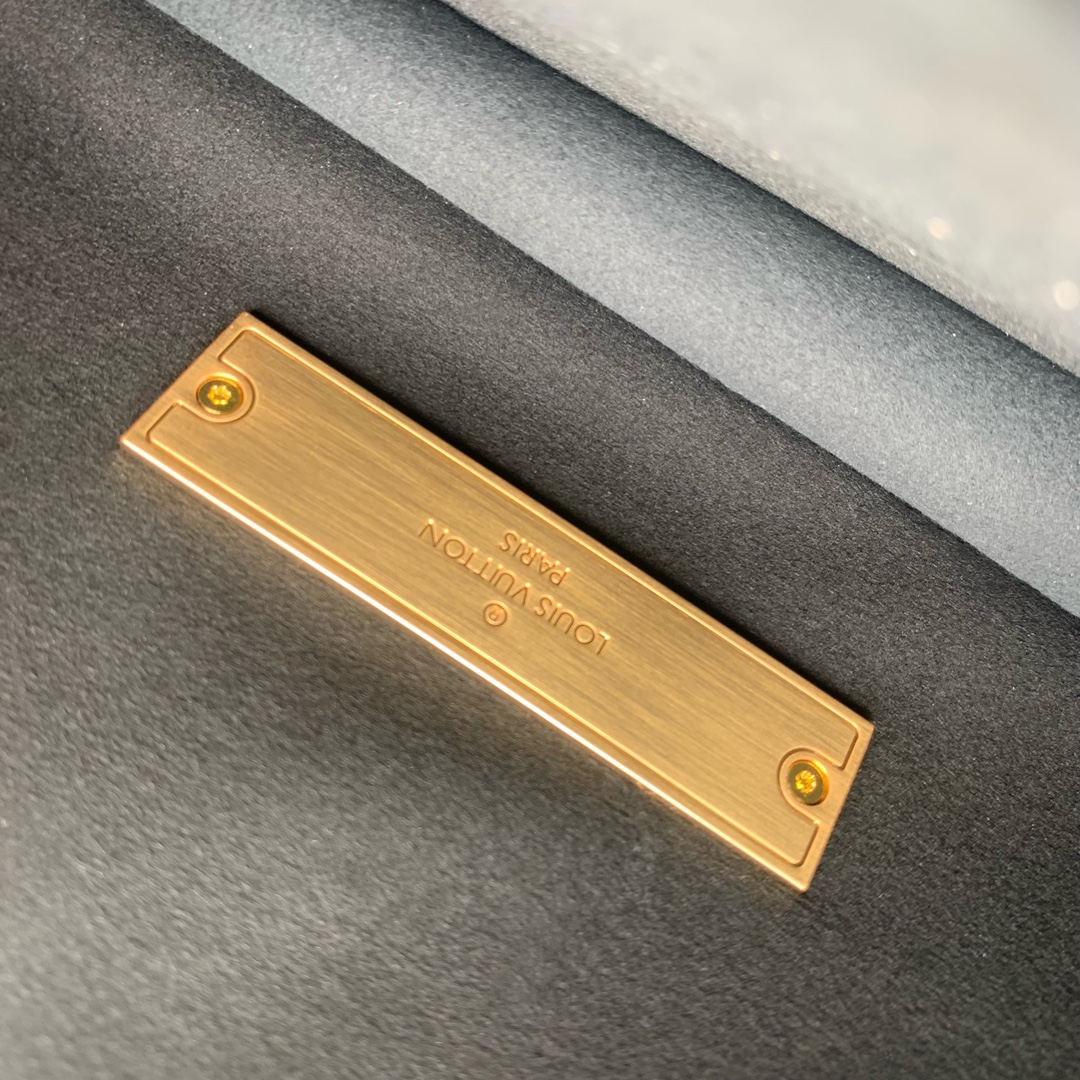 l0*is V*t0n dauphine east west -21 x 12 x 5cm