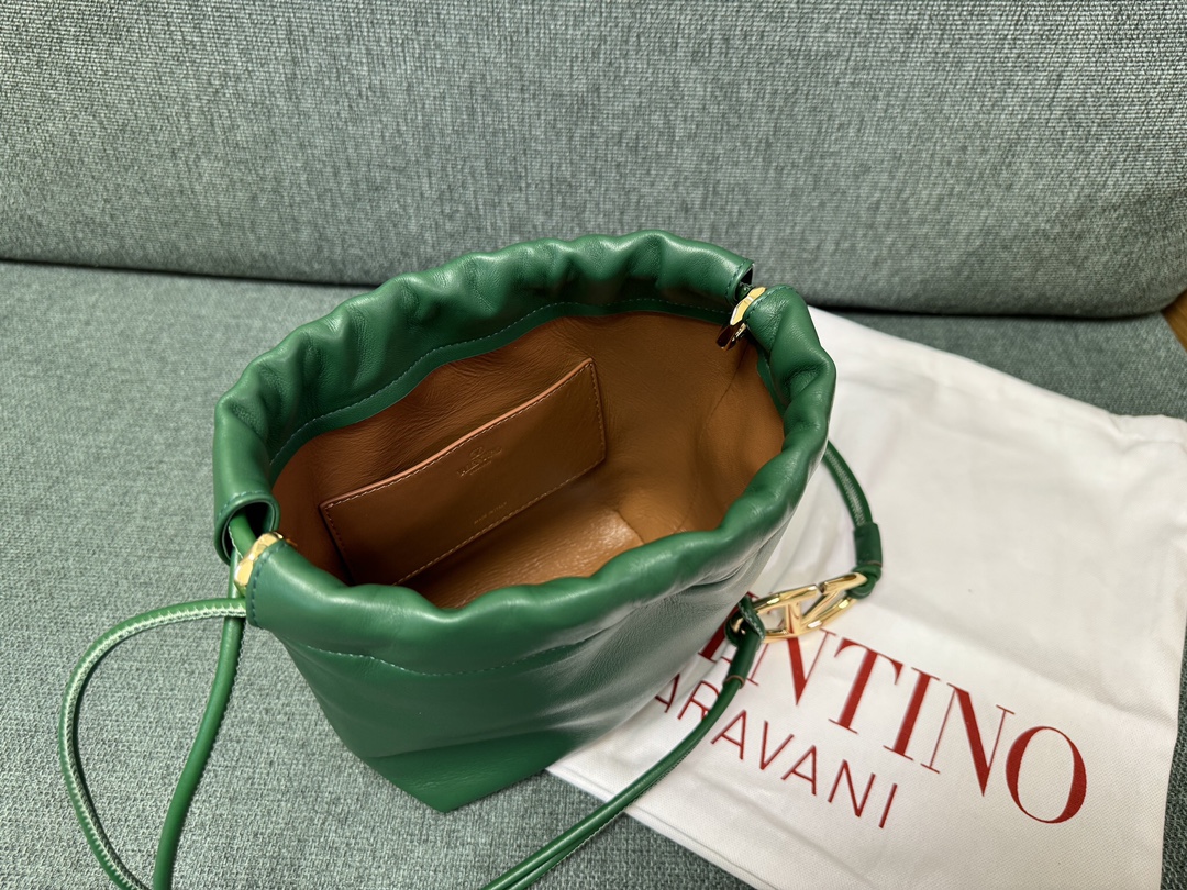 Valentino Garavani Vlogo Pouf Bag-20x17x8CM
