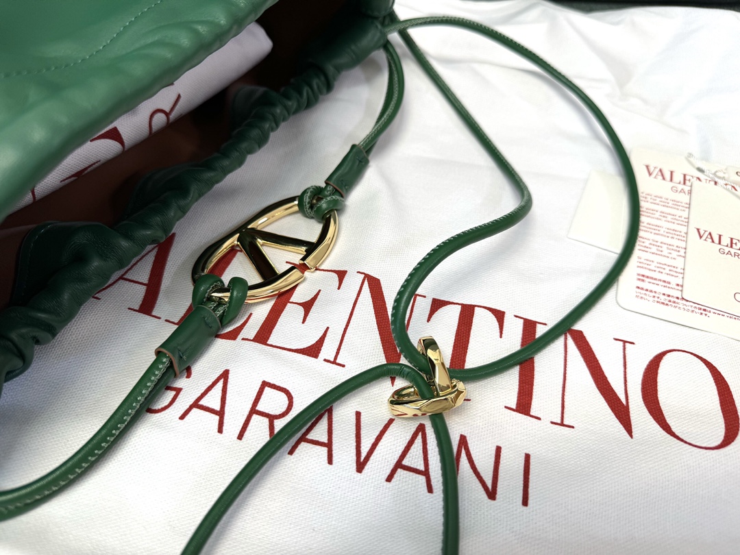 Valentino Garavani Vlogo Pouf Bag-23x19x14CM