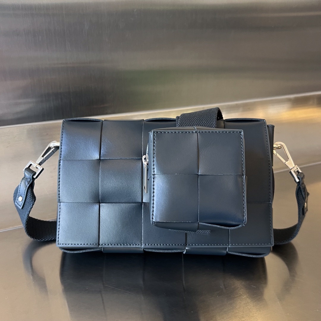 bo*te*ga Ve*ne*ta crossbody bag-23x15x5cm