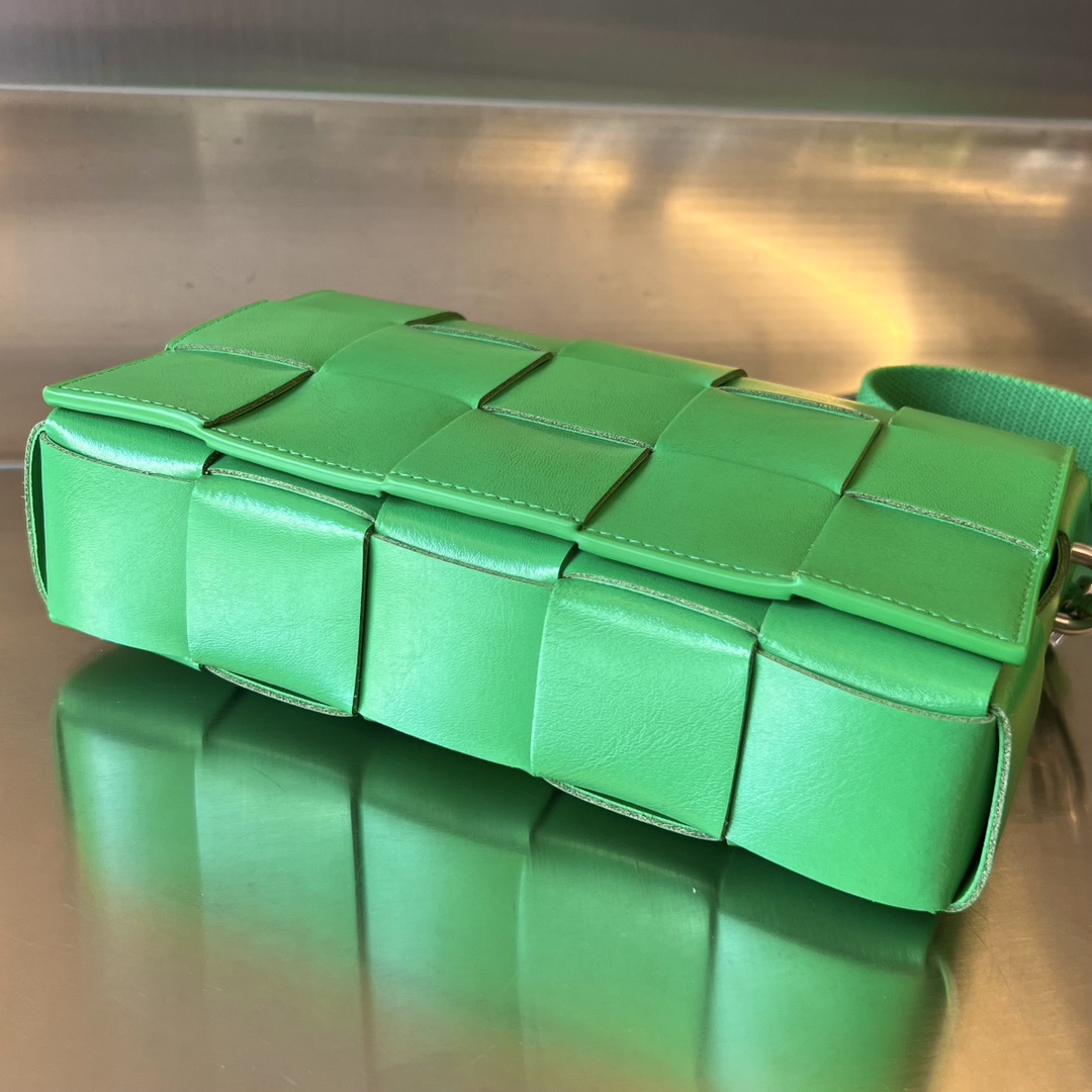 bo*te*ga Ve*ne*ta crossbody bag-23x15x5cm