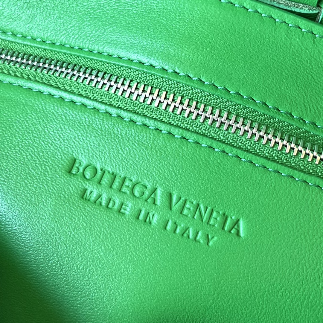 bo*te*ga Ve*ne*ta crossbody bag-23x15x5cm