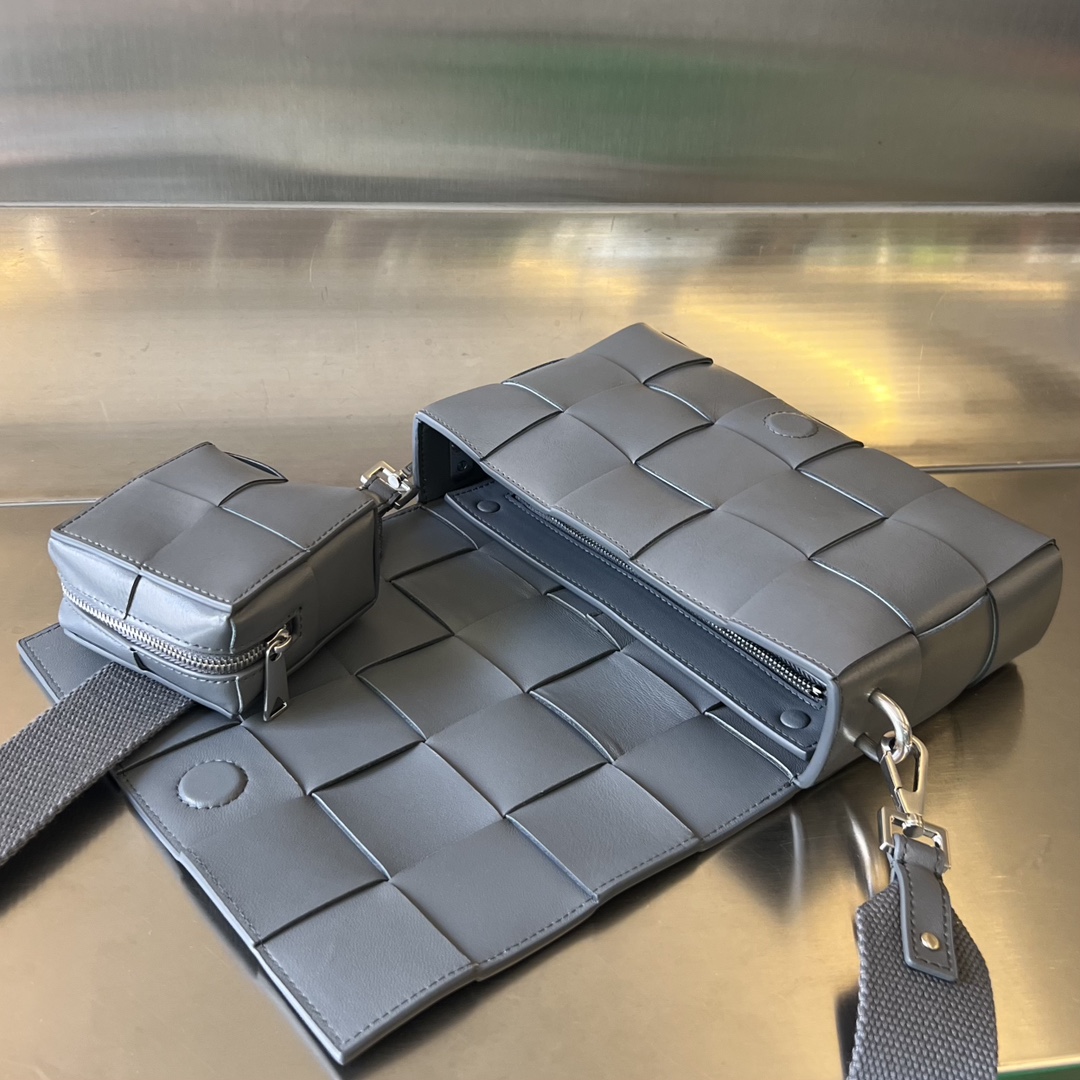 bo*te*ga Ve*ne*ta crossbody bag-23x15x5cm