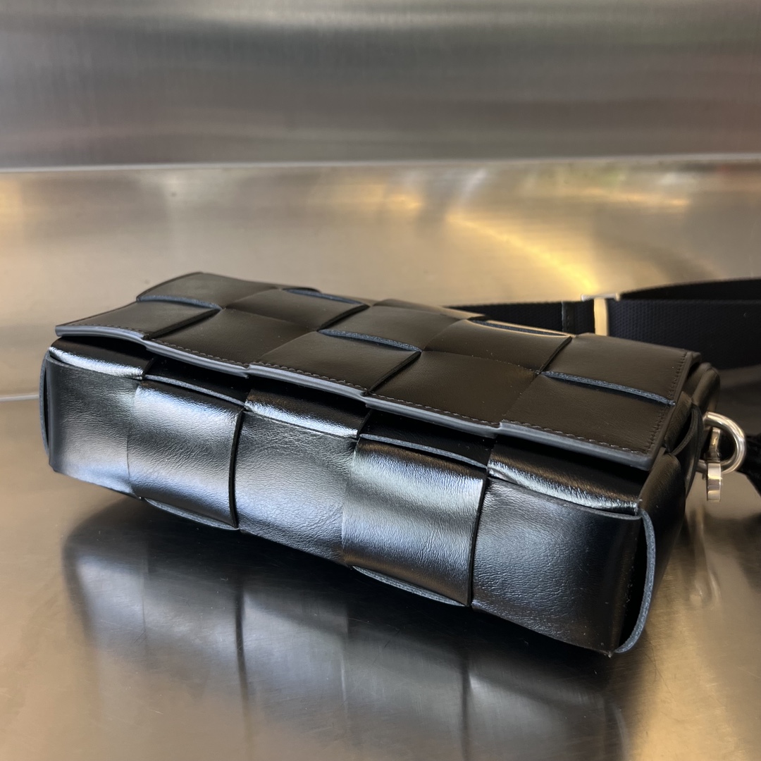 bo*te*ga Ve*ne*ta crossbody bag-23x15x5cm