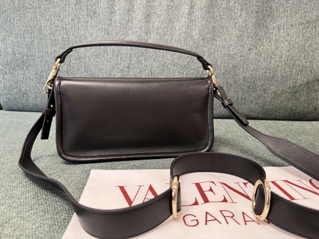 Valentino Vlogo Signature Bag-26*1399CM