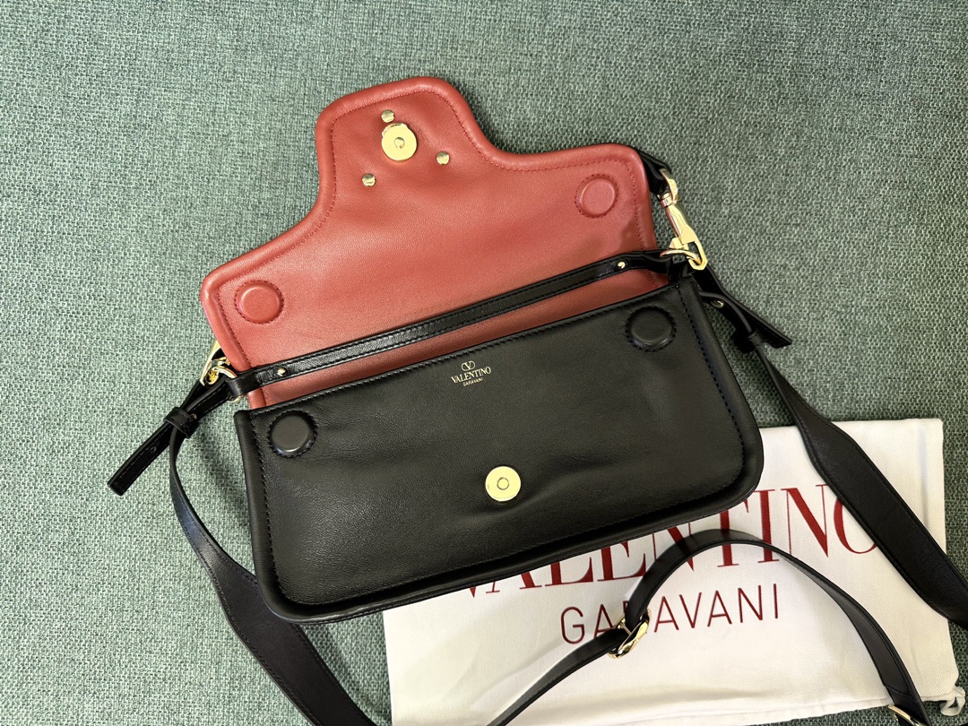Valentino Vlogo Signature Bag-26*1399CM