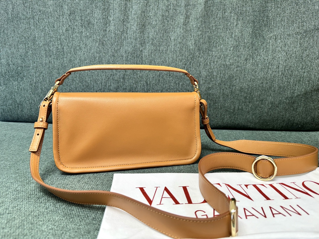 Valentino Vlogo Signature Bag-26*1399CM