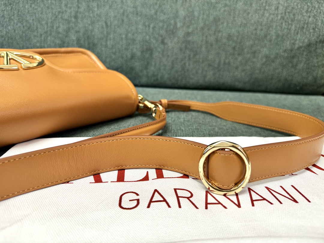 Valentino Vlogo Signature Bag-26*1399CM