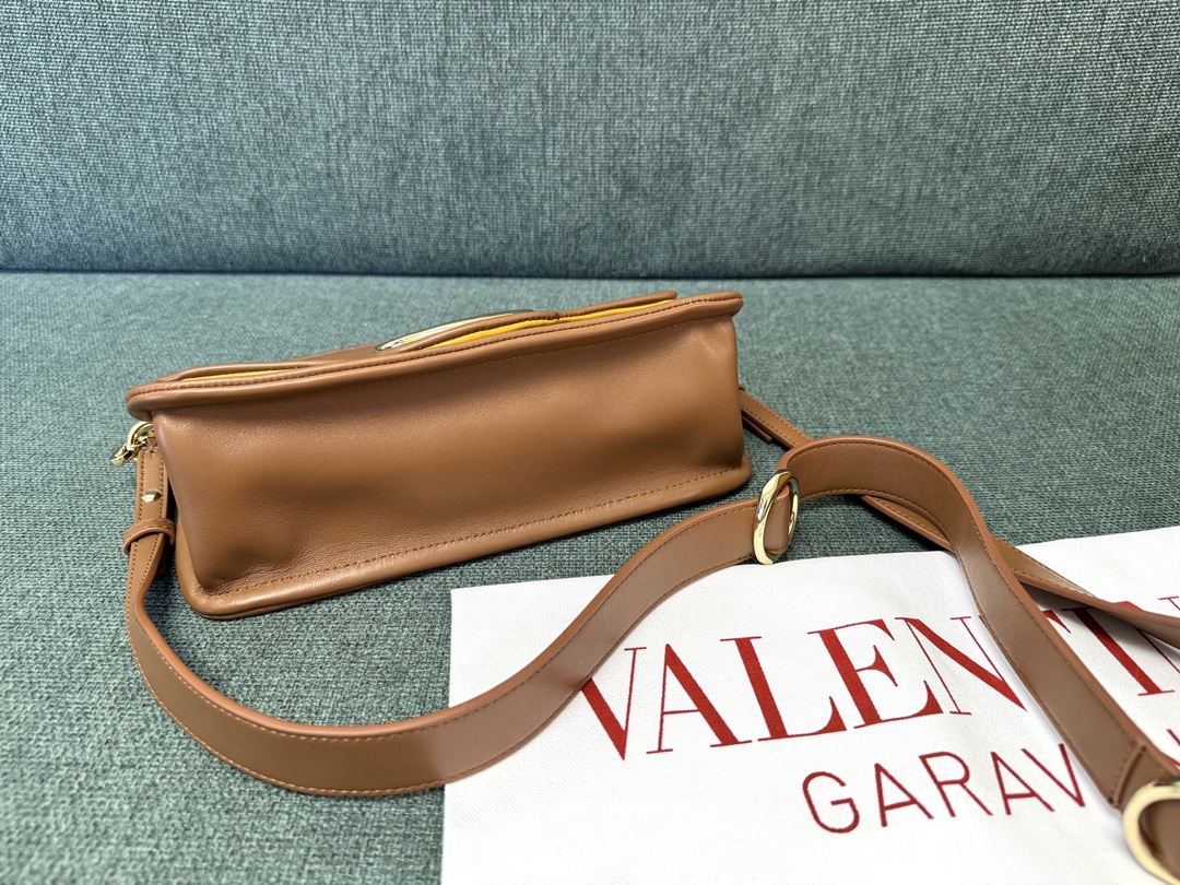 Valentino Vlogo Signature Bag-26*1399CM