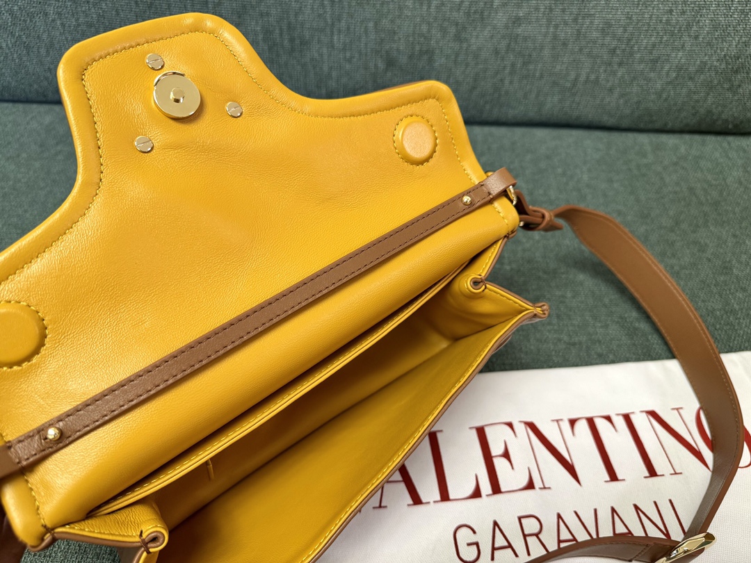 Valentino Vlogo Signature Bag-26*1399CM