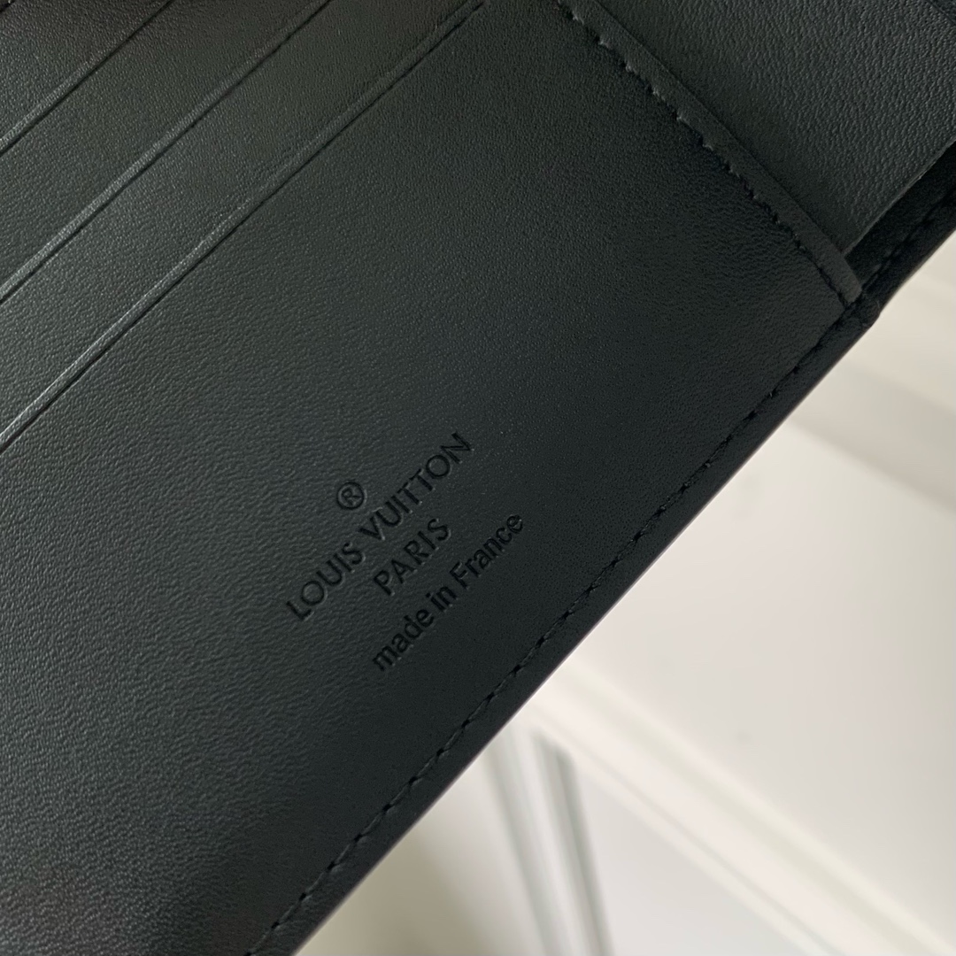 l0*is V*t0n wallet-m83333-11.5 x 9 x 1.5cm