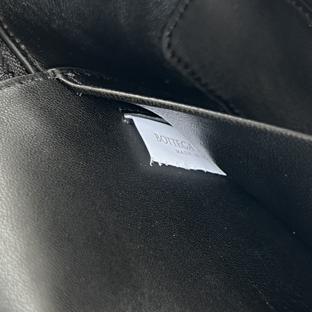 bo*te*ga Ve*ne*ta vanity case bag-22x12.5x5cm