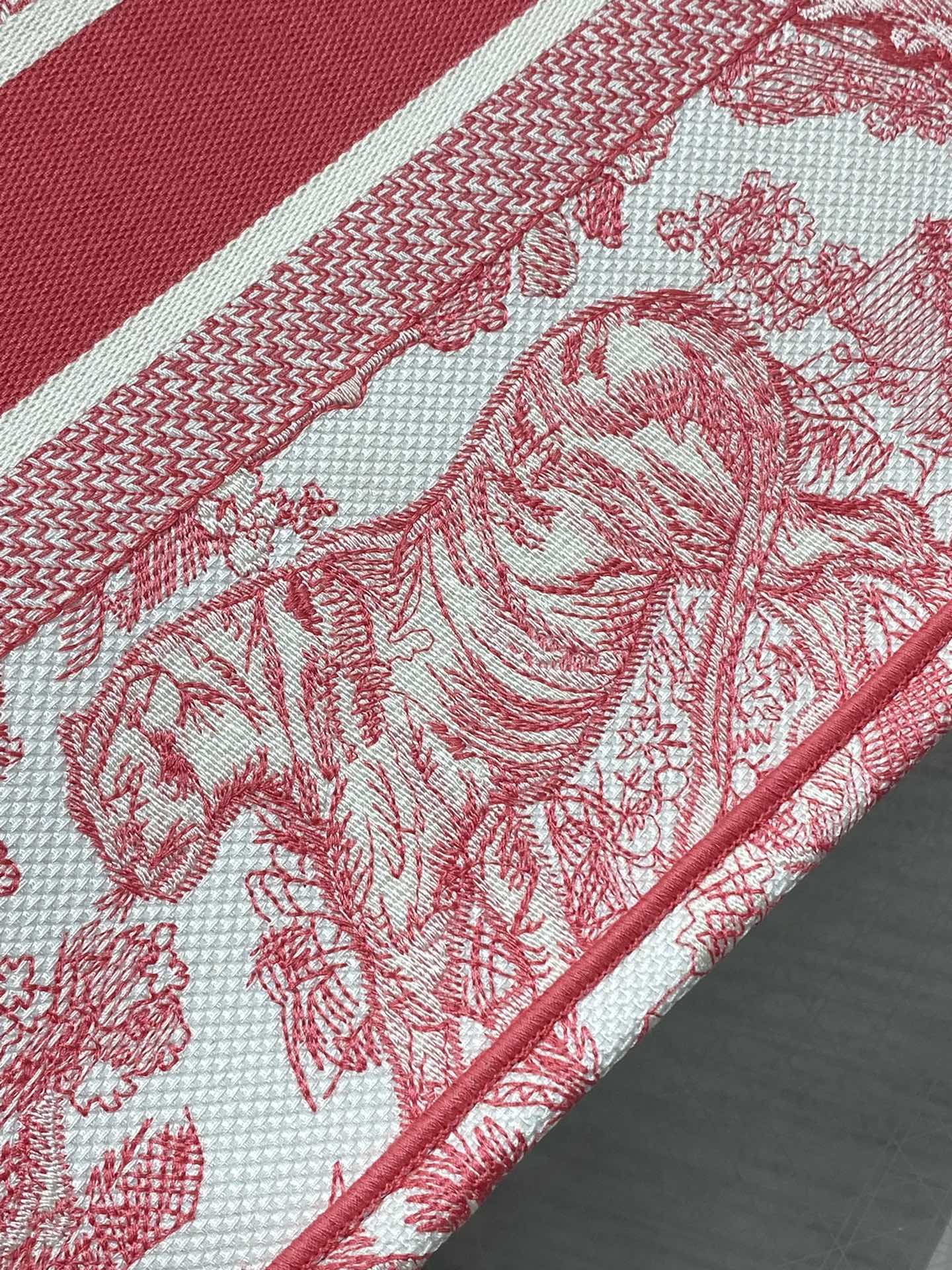 D*or small book tote-36.5cm