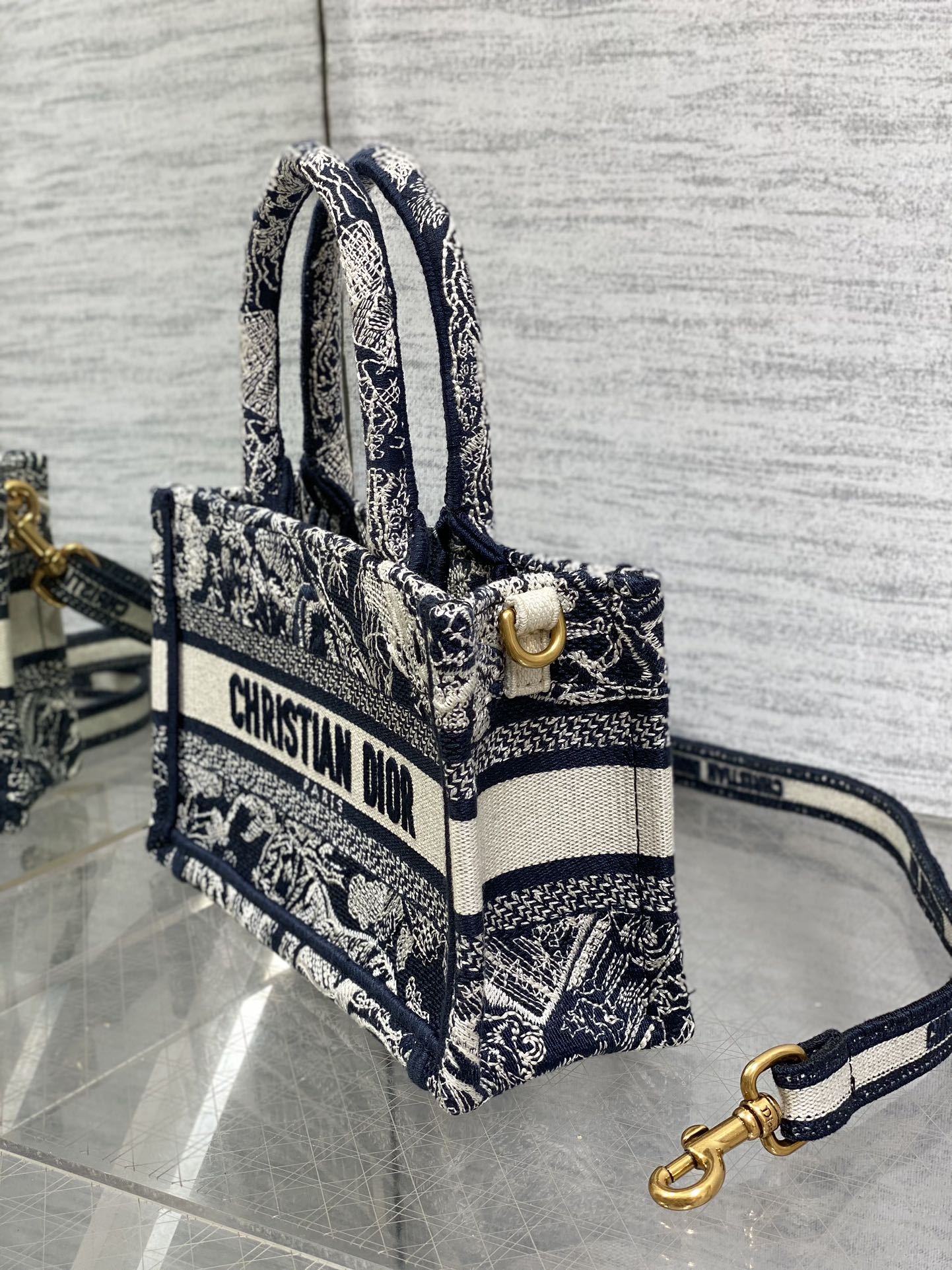 D*or book tote-21.5*13*7.5cm