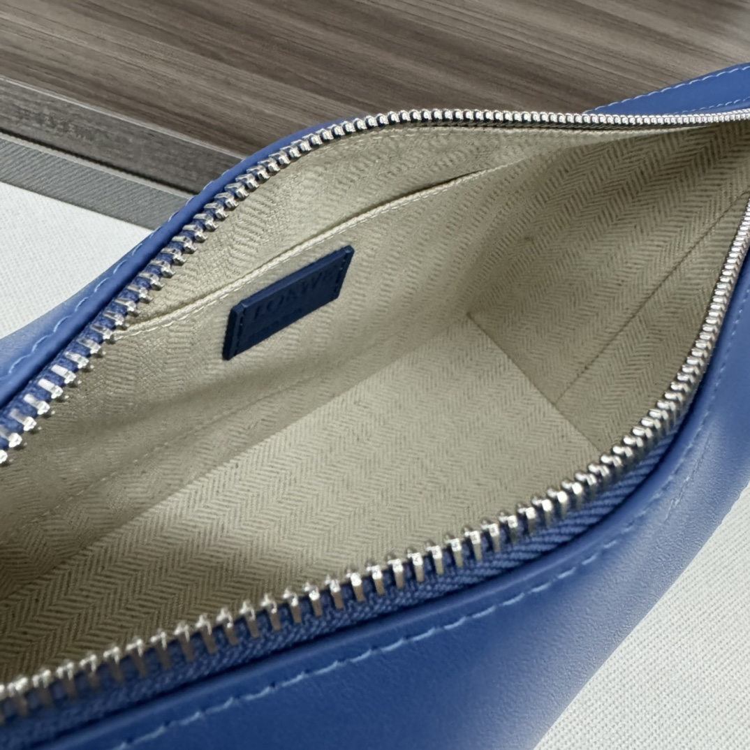 L0ew* pouch-22.7*12*15.5cm