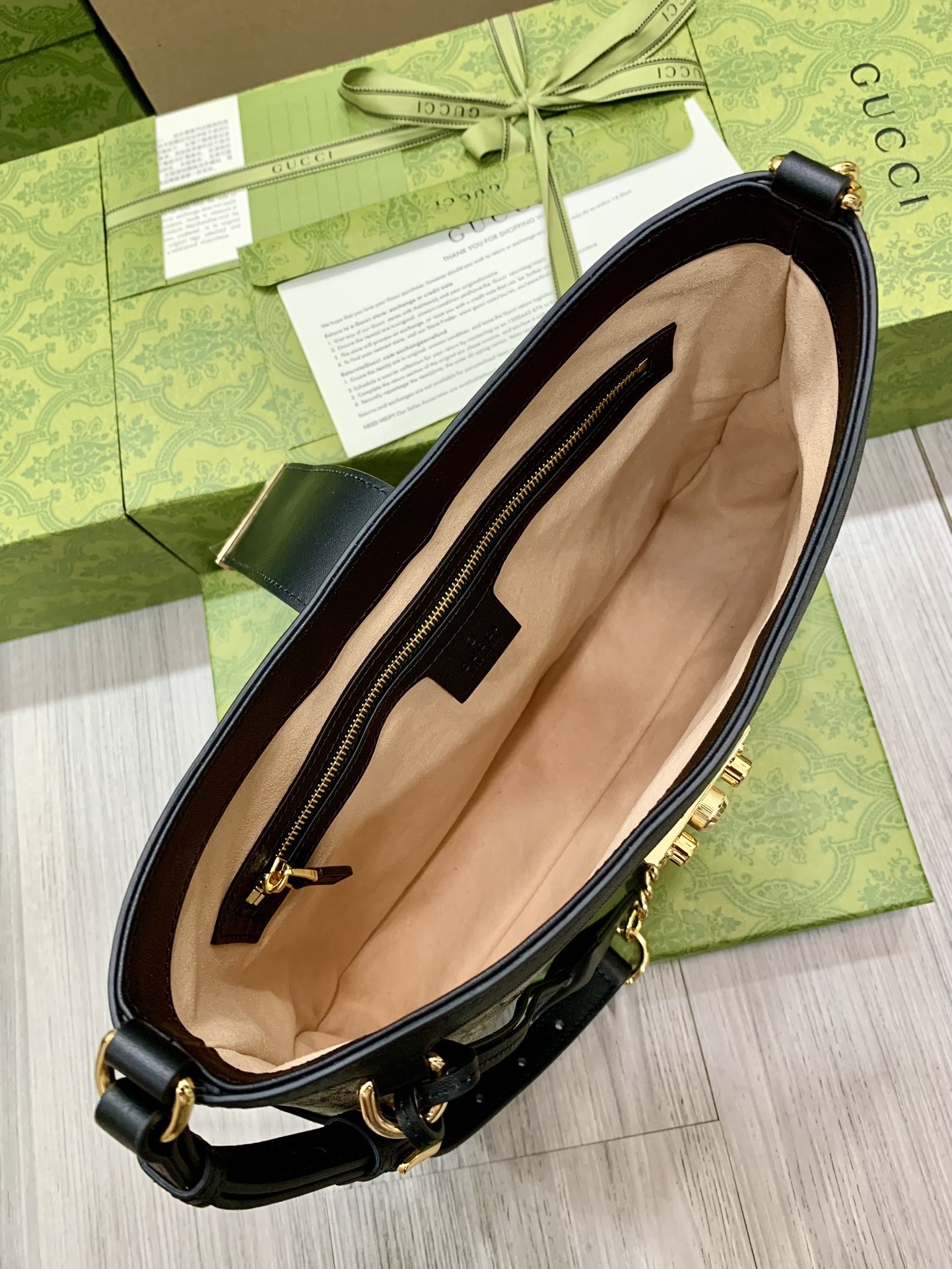 G*u*i padlock bag-32.5x 24x 5.5cm