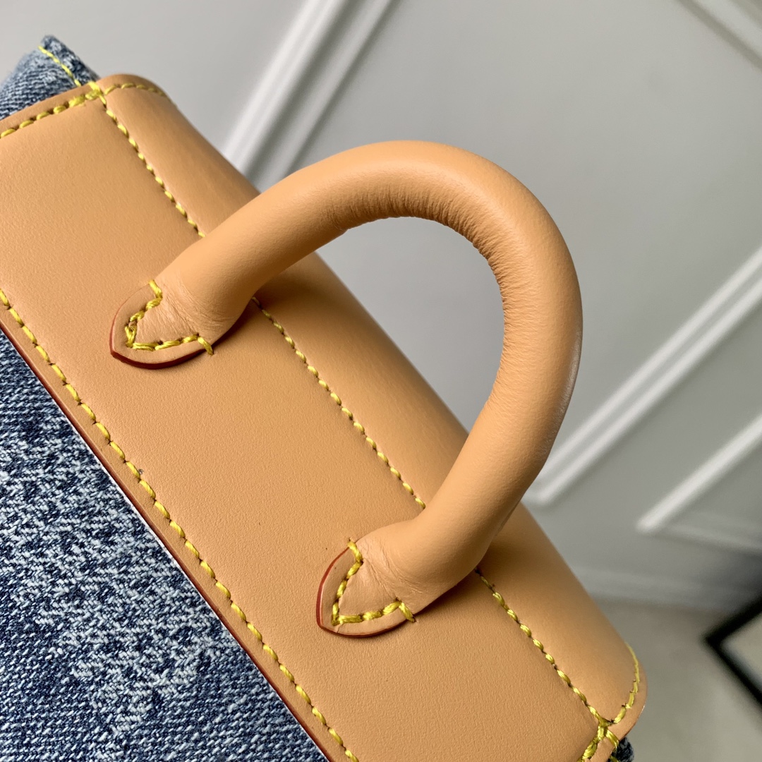 l0*is V*t0nsteamer bag-15 x 18 x 7cm