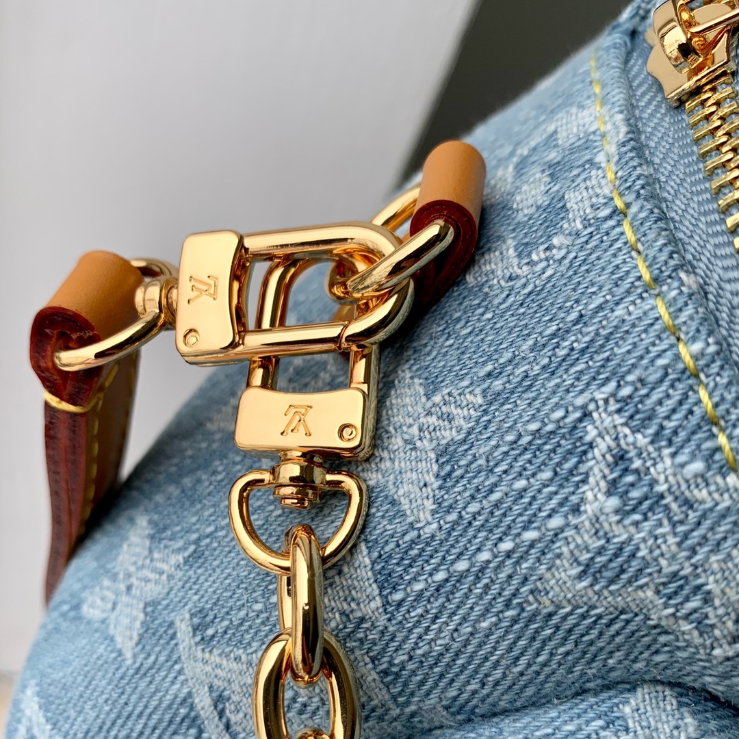 l0*is V*t0n mini bumbag-17 x 12 x 9.5cm