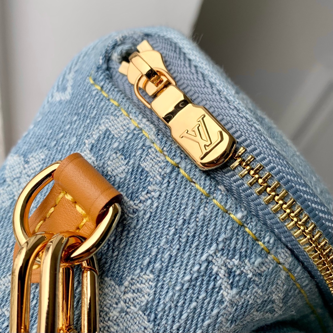 l0*is V*t0n mini bumbag-17 x 12 x 9.5cm