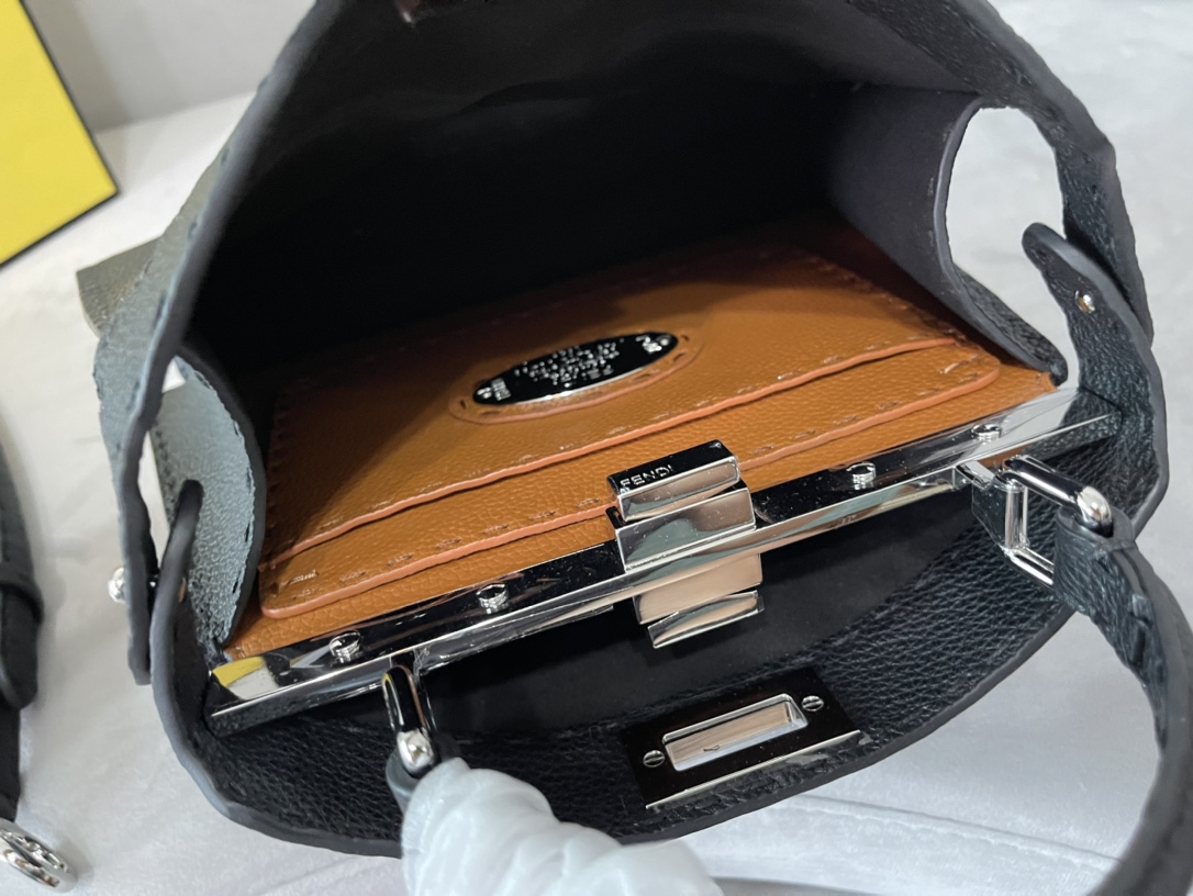 F**di iconic peekaboo-27x21x9.5cm