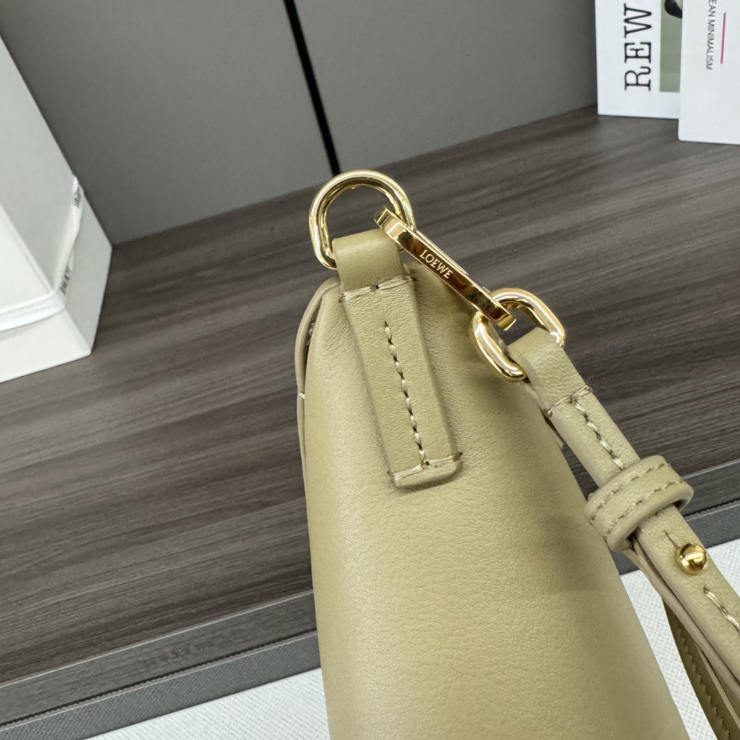 L0ew* puzzle fold pouch-23*6.5*15.5cm