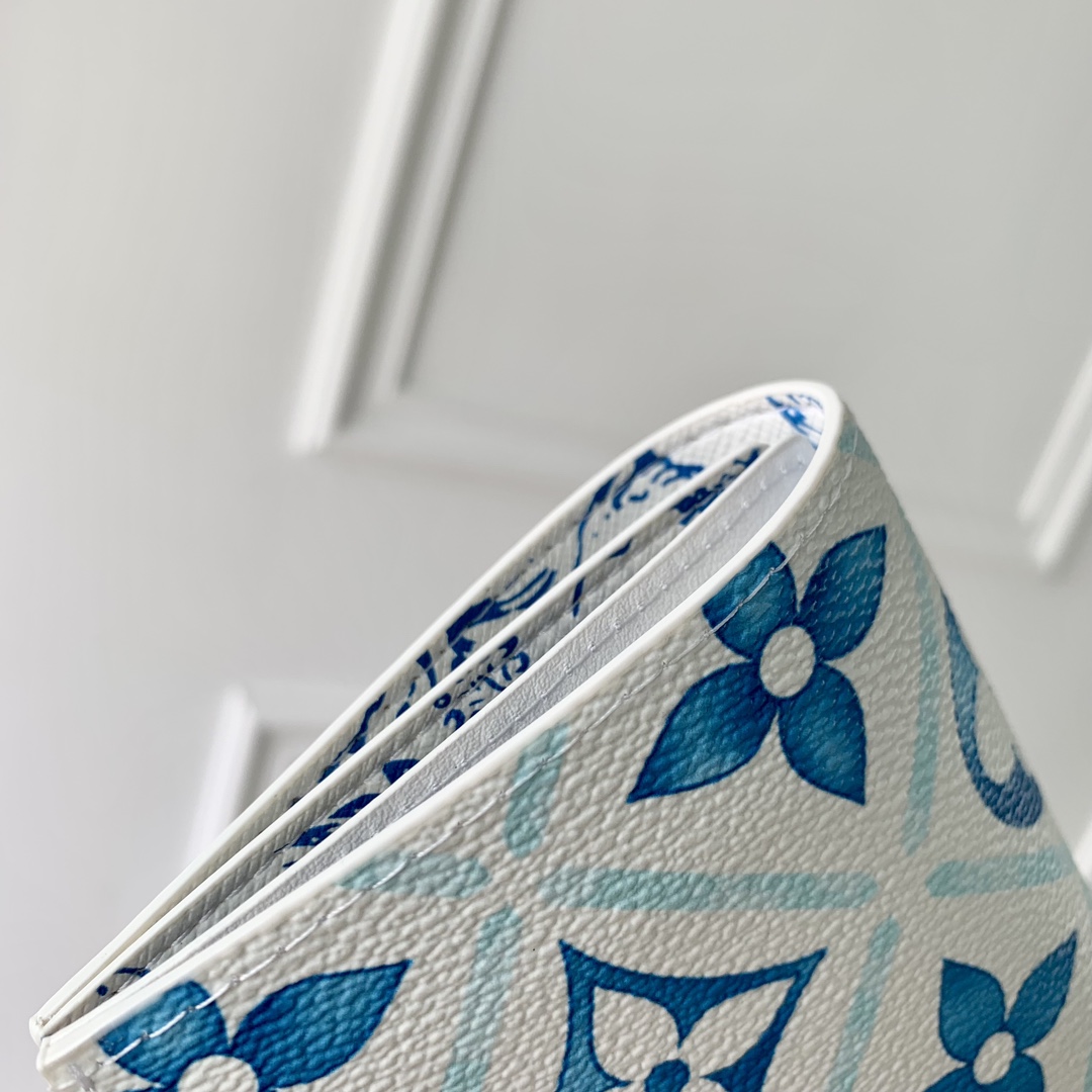 l0*is V*t0n by the pool wallet-10 x 14 x 2.5cm