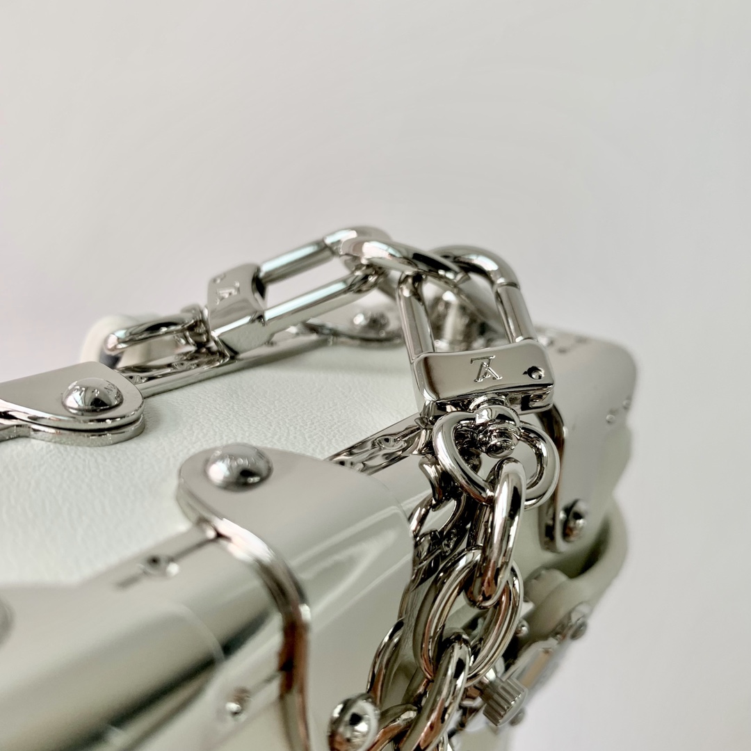 l0*is V*t0n slim trunk--m25445-23 x 12 x 4cm