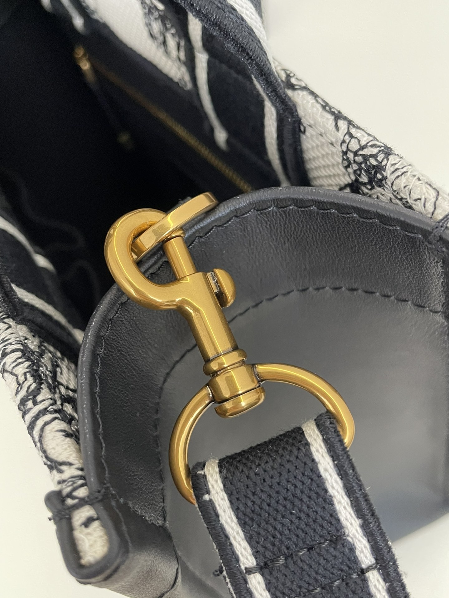 D*or small book tote-26*8*22cm