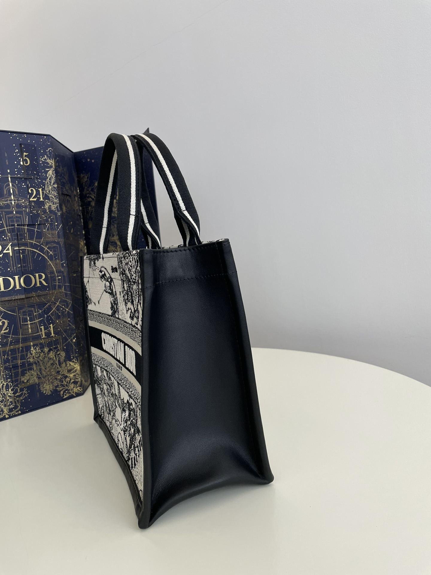 D*or small book tote-26*8*22cm