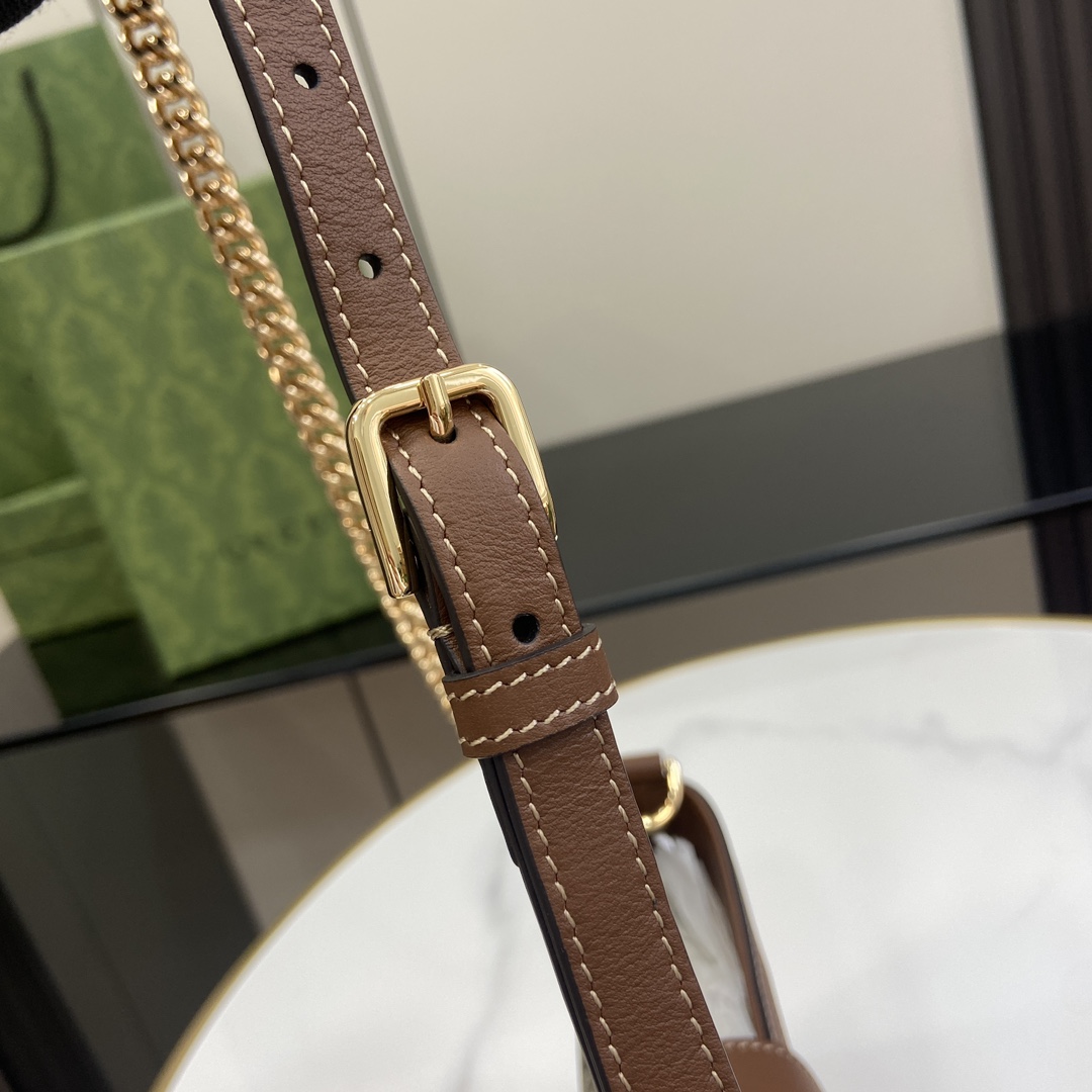 G*u*i padlock bag-26.5 x 13.5 x 4.5cm