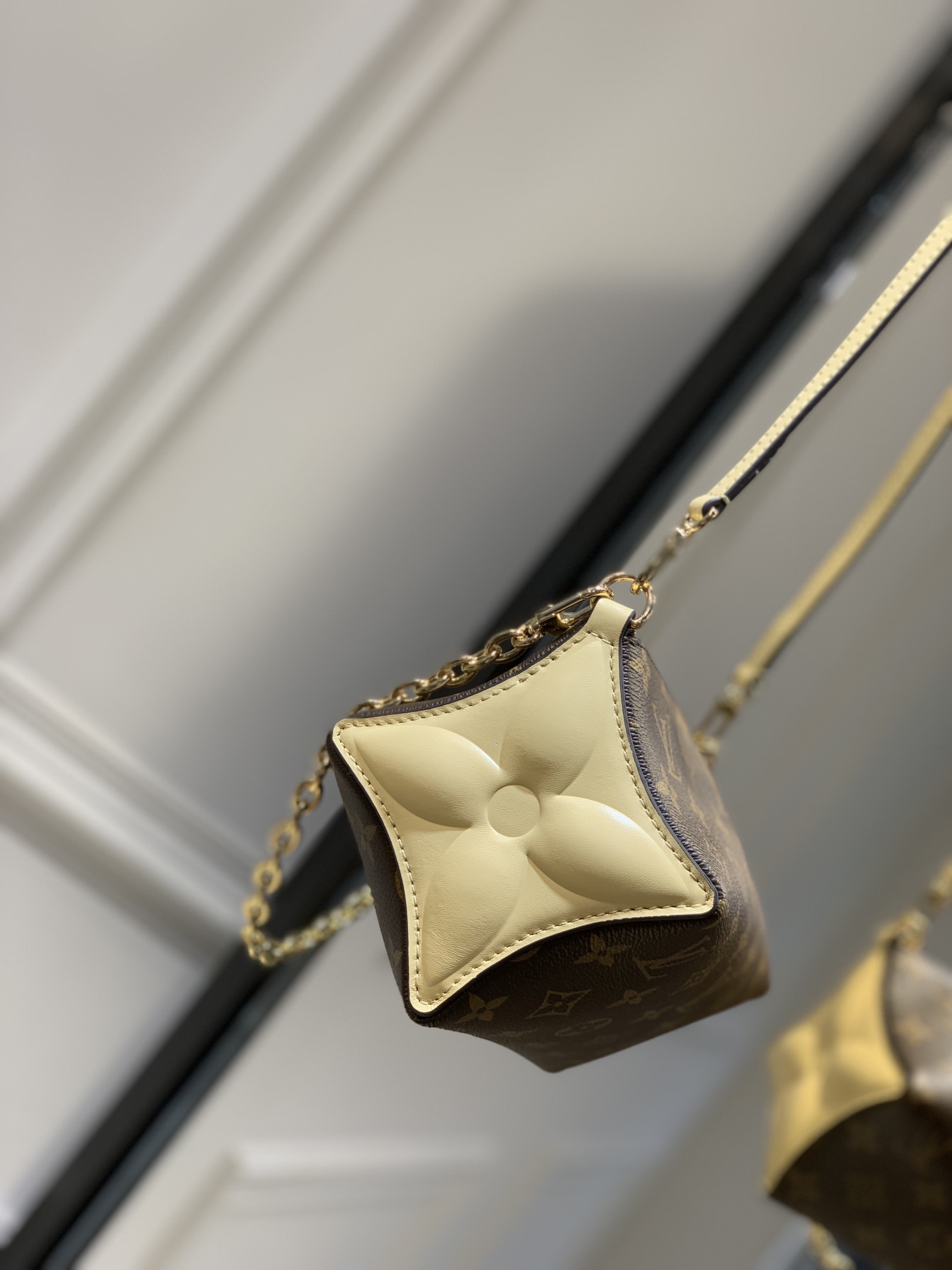 l0*is V*t0n bloom pouch-m11303-22.5*13*13cm